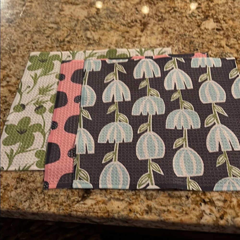 Floral and Leaf Patterned Placemats Set